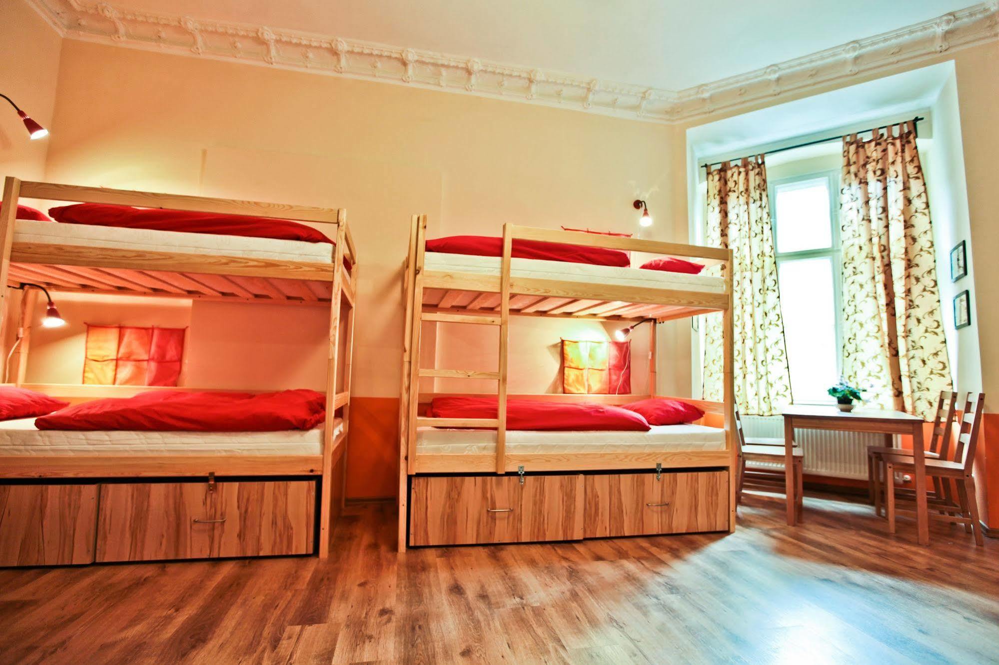 Poco Loco Hostel พอซนาน ภายนอก รูปภาพ
