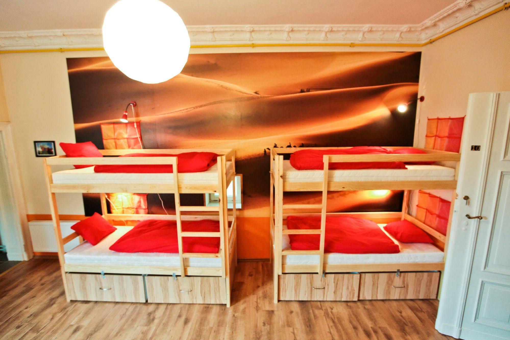 Poco Loco Hostel พอซนาน ภายนอก รูปภาพ