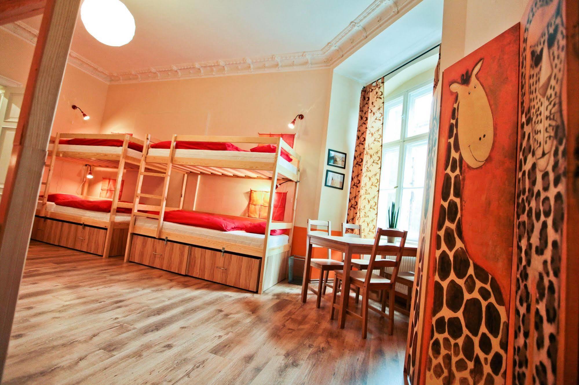 Poco Loco Hostel พอซนาน ภายนอก รูปภาพ