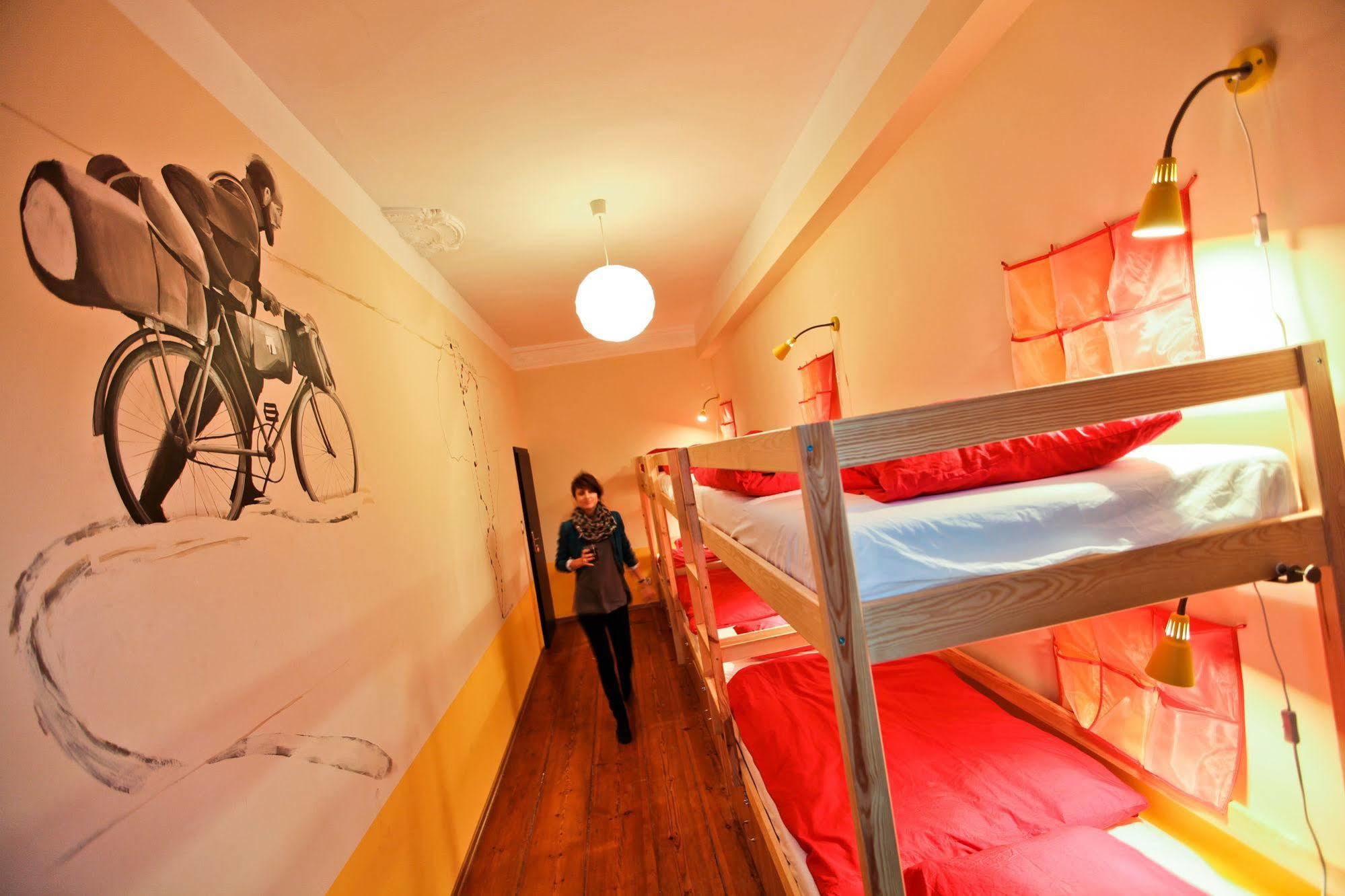 Poco Loco Hostel พอซนาน ภายนอก รูปภาพ