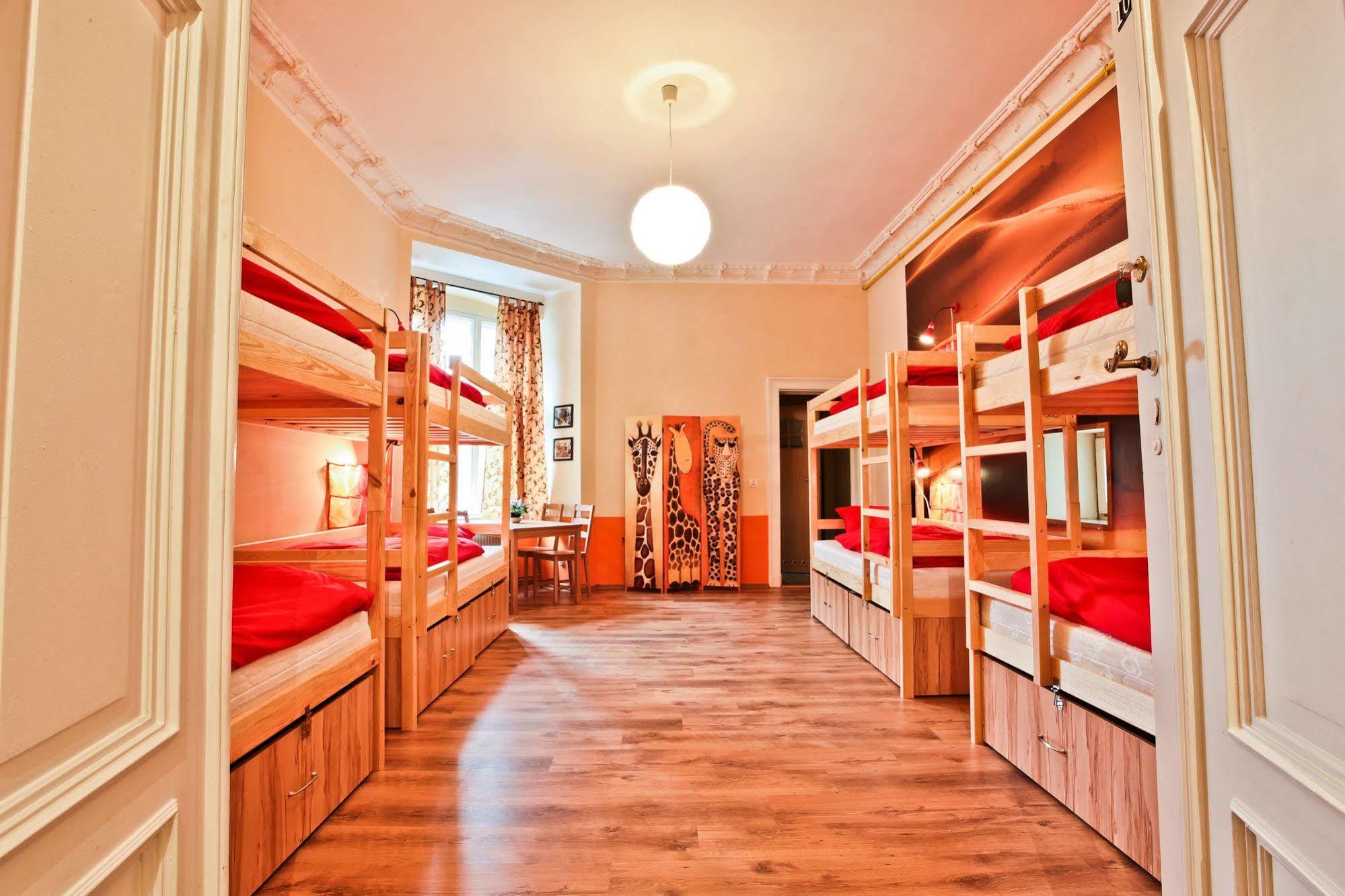 Poco Loco Hostel พอซนาน ภายนอก รูปภาพ