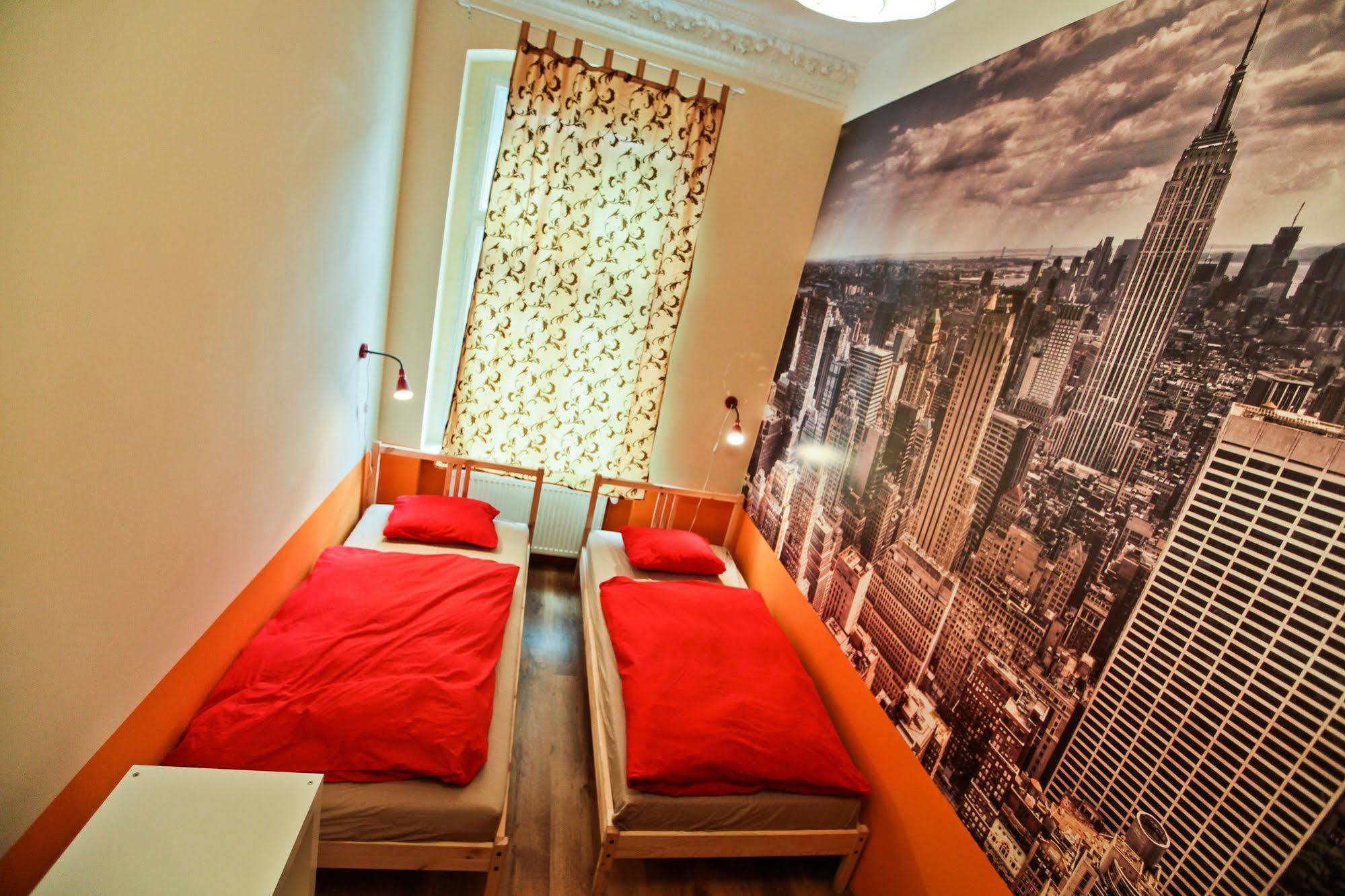 Poco Loco Hostel พอซนาน ภายนอก รูปภาพ